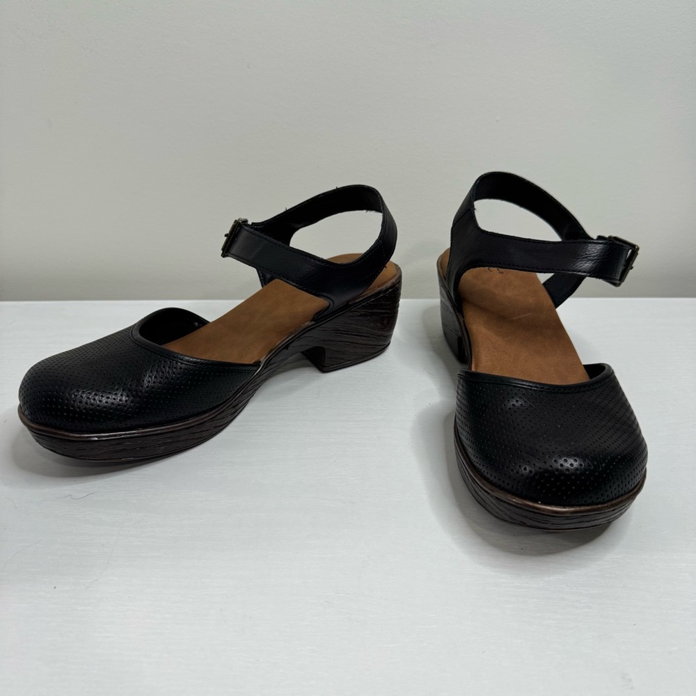 Born‎ b.o.c. Black Leather Ankle Strap Clogs Size 10M Comfort Wedge Sandals